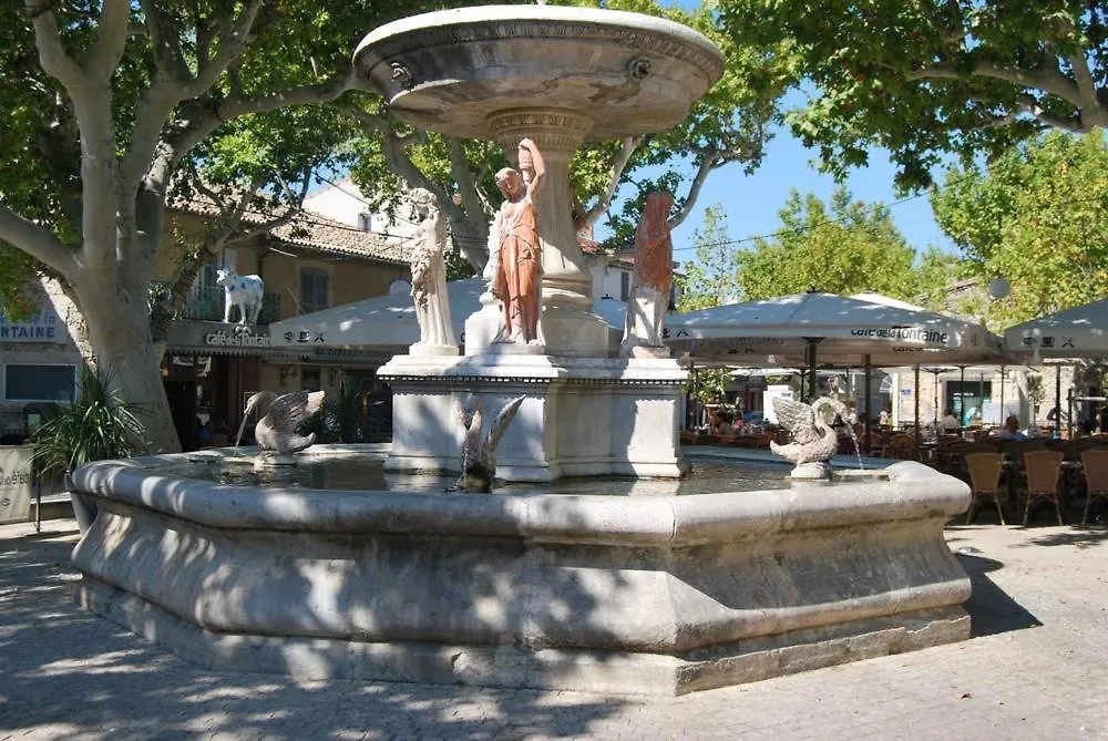 Hotel Logis Les Magnanarelles à Maussane-les-Alpilles