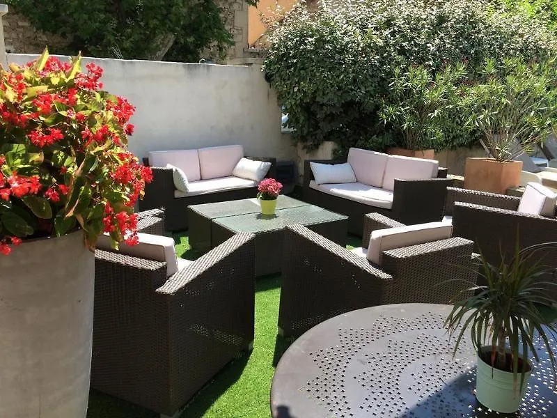 Hotel Logis Les Magnanarelles à Maussane-les-Alpilles France