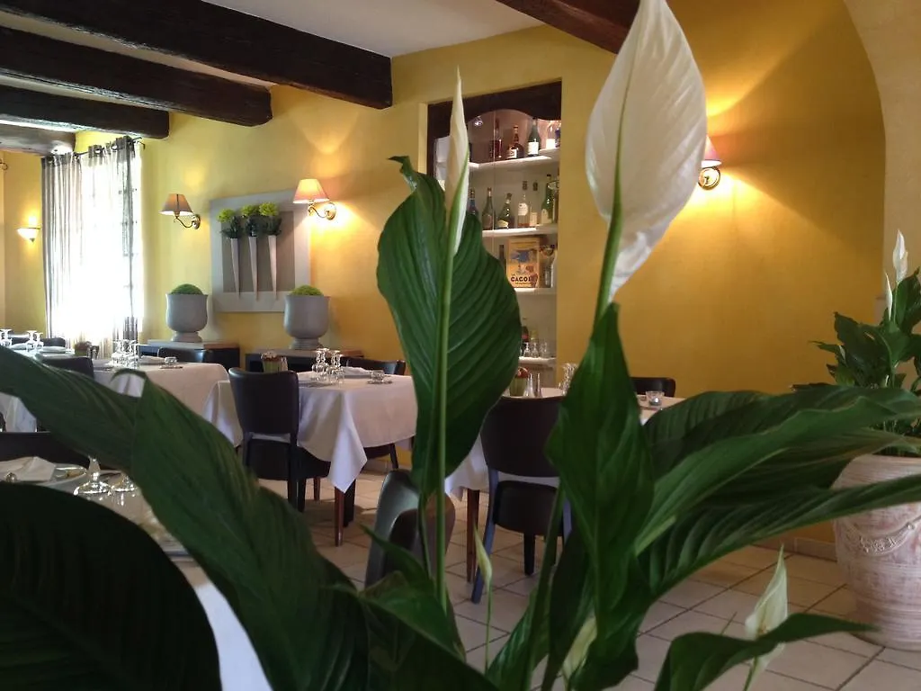 Hotel Logis Les Magnanarelles à Maussane-les-Alpilles