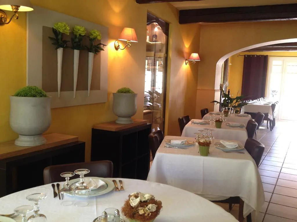 Hotel Logis Les Magnanarelles à Maussane-les-Alpilles 3*,